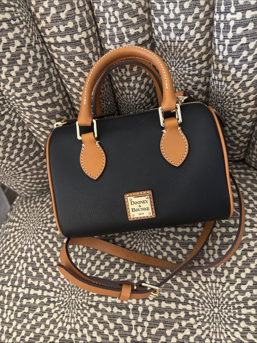Dooney Sorrento Barrel Satchel Bag 20 Black Leather w/ Detachable Strap NEW